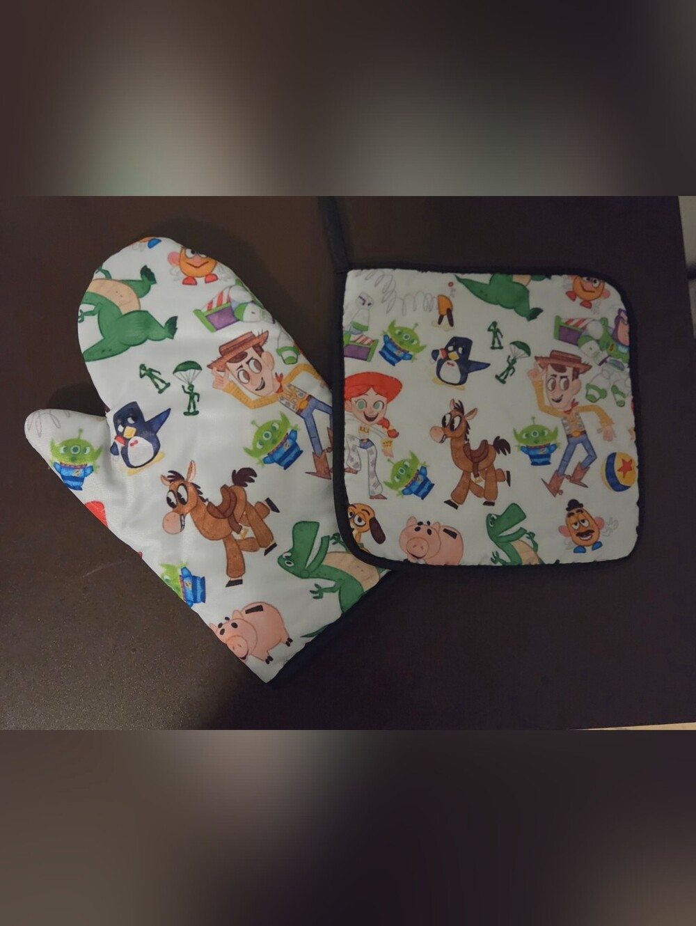 Toy Story Themed Oven Mitt and Pot Holder Set NWOT - White